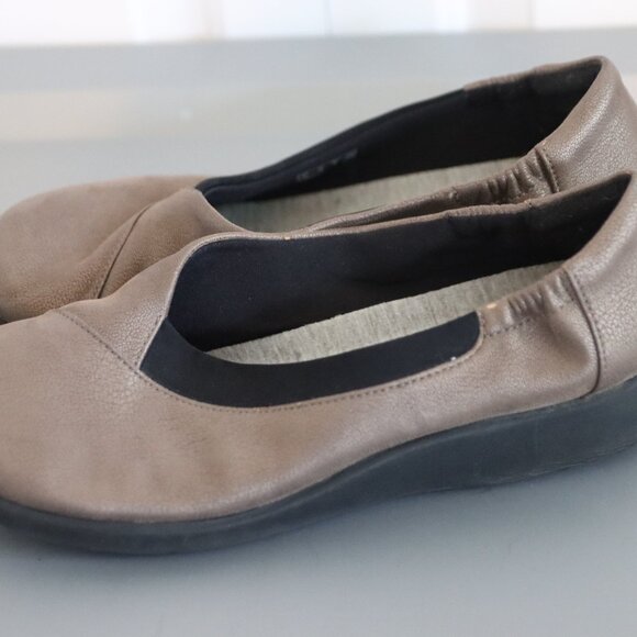 Clarks Cloud Stepper Soft Cushion Size 9 Womens Shoe Bronze - Picture 9 of 11